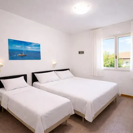 Hotel Sasselli Dipendenza Zamagna 3*