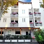 Hotel Sasselli Dipendenza Zamagna 3*
